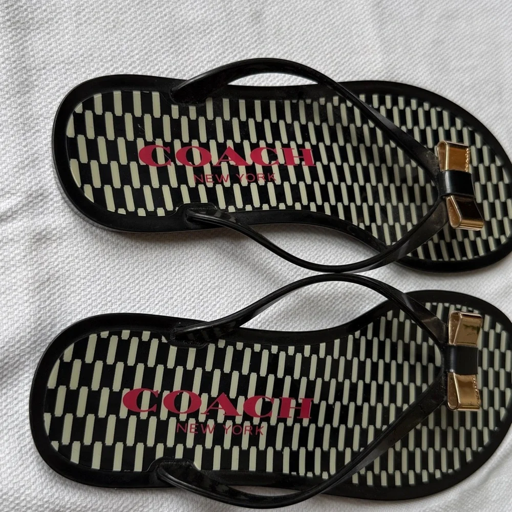 Coach Landon Jelly Thong Sandals With Gold Metal Bow Size 7 - Picture 4 of 10